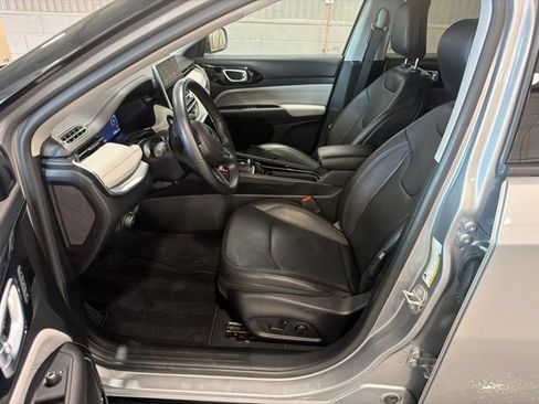 Used 2022 Jeep Compass Limited w/ Elite Group AWD/4WD image 17
