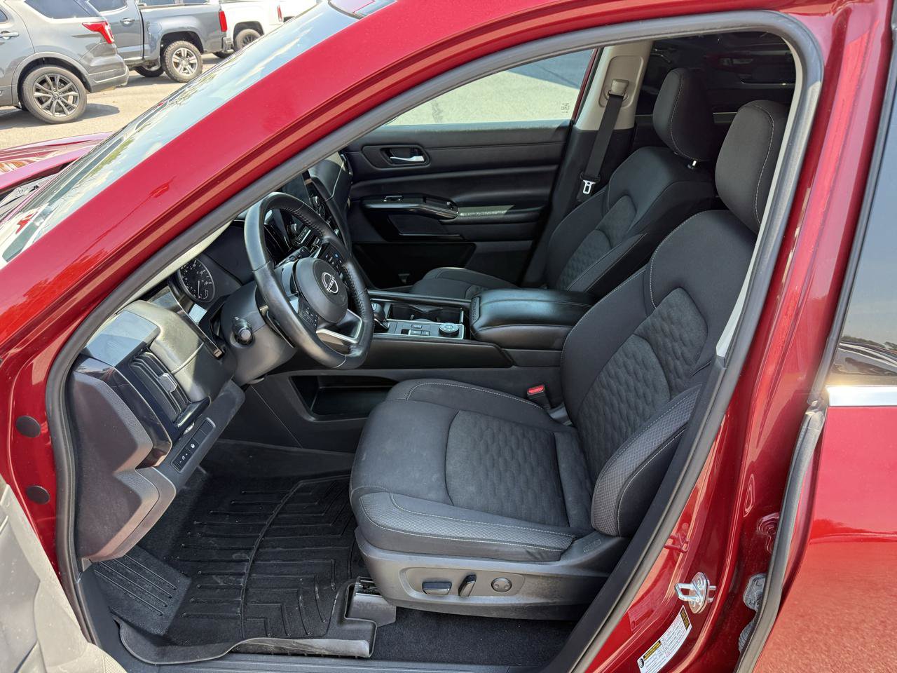 Used 2022 Nissan Pathfinder SV AWD/4WD image 11