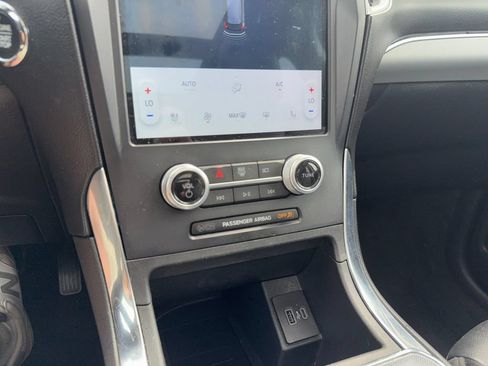 Used 2022 Ford Edge Titanium AWD/4WD image 22