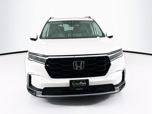 Used 2023 Honda Pilot Touring image 2