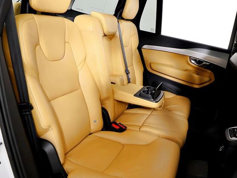 Used 2016 Volvo XC90 T8 Momentum w/ Vision Package image 43