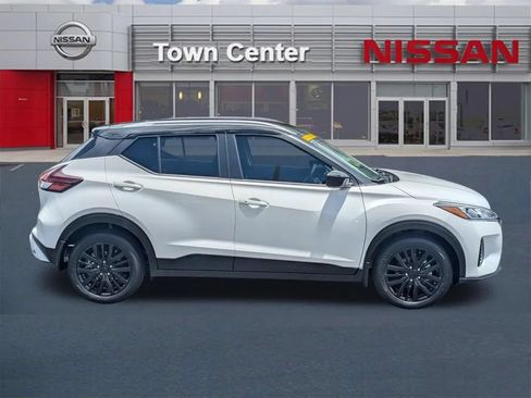 Certified 2024 Nissan Kicks SV FWD image 8