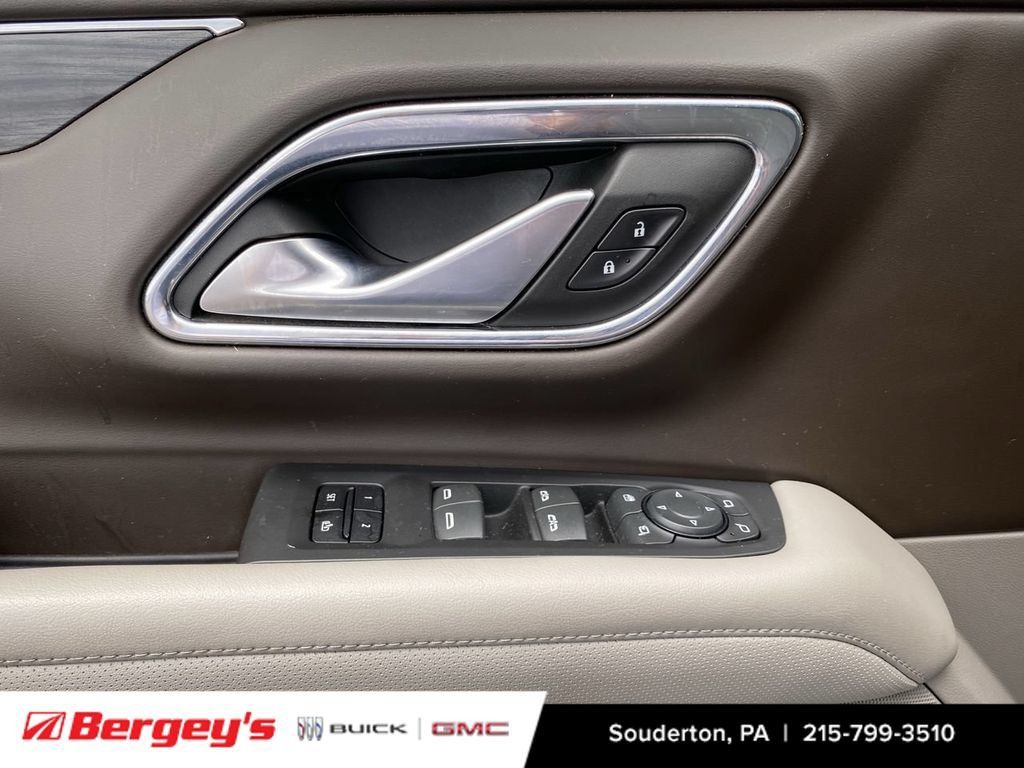 Certified 2022 GMC Yukon XL SLT w/ SLT Premium Package AWD/4WD image 27