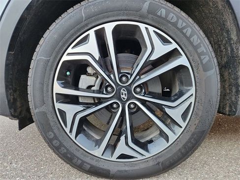 Used 2019 Hyundai Santa Fe Limited image 10