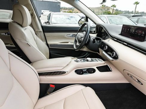 Used 2024 Genesis GV70 2.5T w/ Advanced Package AWD/4WD image 18