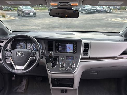 Used 2018 Toyota Sienna XLE Premium w/ Carpet Mat Package AWD/4WD image 14