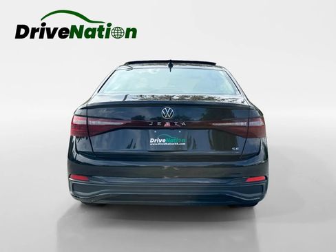 Used 2025 Volkswagen Jetta SE FWD image 6