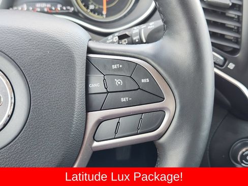 Used 2021 Jeep Cherokee Latitude Lux w/ Comfort/Convenience Group AWD/4WD image 39