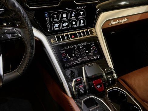 Used 2022 Lamborghini Urus image 7