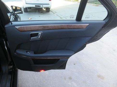 Used 2013 Mercedes-Benz E 350 4MATIC Sedan image 29