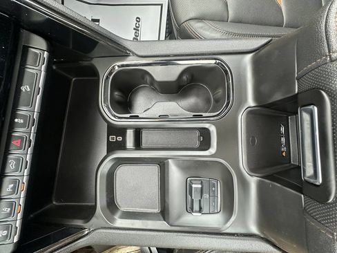 Used 2024 GMC Sierra 2500 AT4 w/ AT4 Preferred Package AWD/4WD image 17
