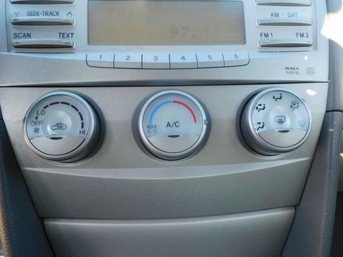 Used 2011 Toyota Camry LE w/ LE Extra-Value Pkg image 11