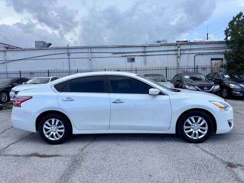 Used 2014 Nissan Altima 2.5 S w/ Display Audio Package image 5
