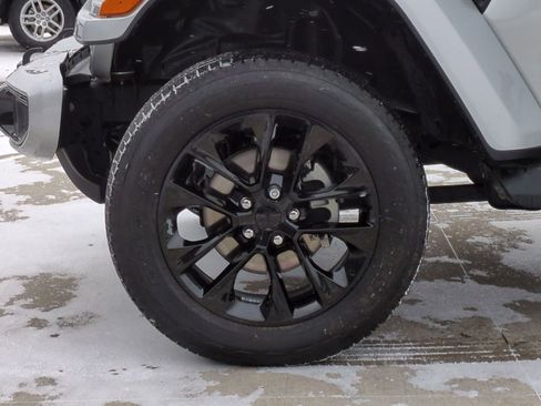 Used 2023 Jeep Wrangler Altitude image 17
