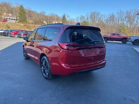 New 2026 Chrysler Pacifica Limited image 3