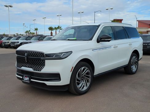 Used 2025 Lincoln Navigator Reserve AWD/4WD image 7