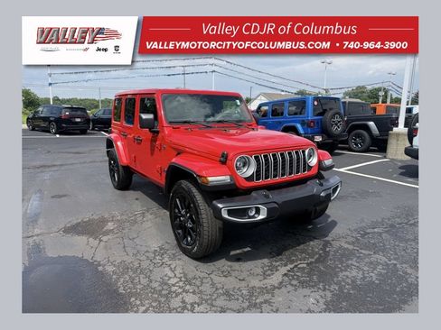 Used 2025 Jeep Wrangler Unlimited Sahara w/ Safety Group AWD/4WD image 1