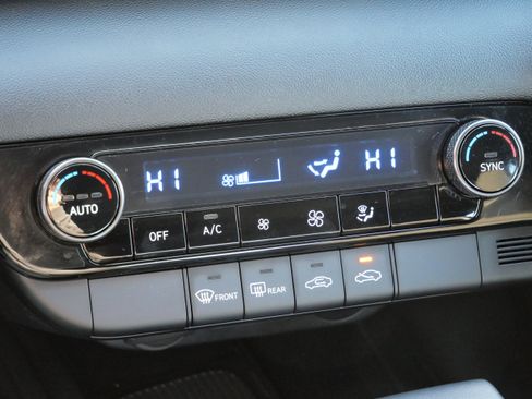 Certified 2025 Hyundai Elantra Sport image 24