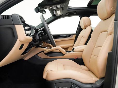 Certified 2026 Porsche Cayenne AWD/4WD image 8