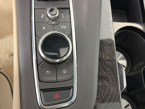 Used 2023 Cadillac Escalade Premium Luxury AWD/4WD image 31