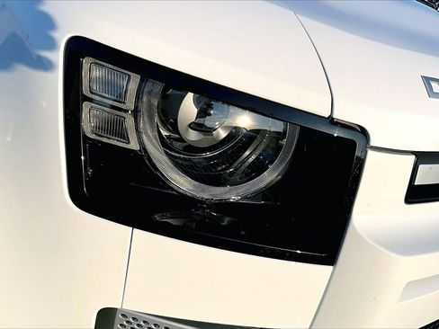 Used 2025 Land Rover Defender 110 S image 30