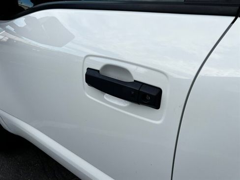 Used 2023 Nissan Titan SV w/ SV Convenience Package AWD/4WD image 14