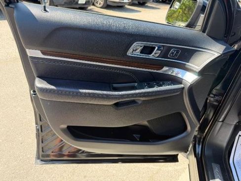 Used 2018 Ford Explorer Limited image 15