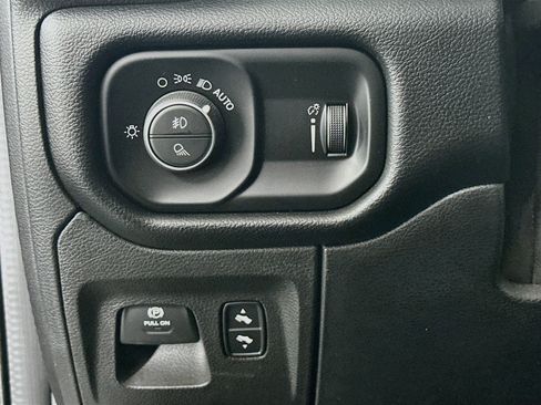 Used 2020 RAM 1500 Big Horn RWD image 16