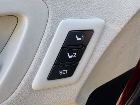 Used 2023 Toyota Sienna Platinum image 10