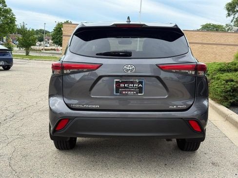 Used 2021 Toyota Highlander XLE AWD/4WD image 4