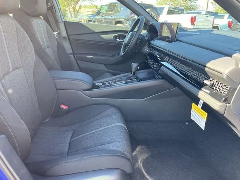 Used 2025 Honda Accord Sport image 6
