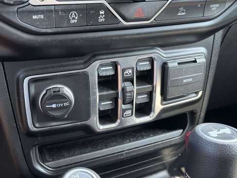 Used 2021 Jeep Wrangler Unlimited Sport AWD/4WD image 14