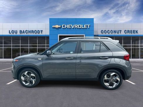 Used 2025 Hyundai Venue SEL FWD image 5
