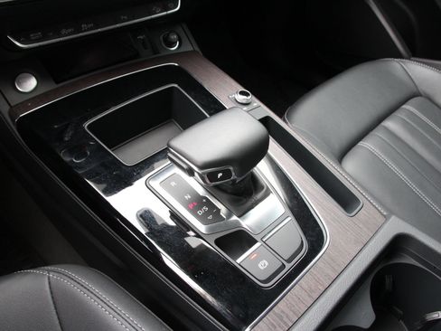 Used 2023 Audi Q5 2.0T Premium w/ Convenience Package AWD/4WD image 25