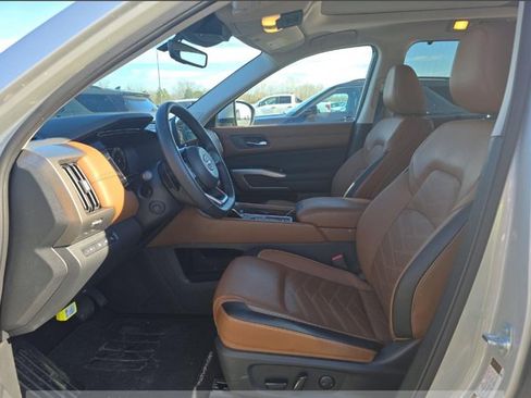 Certified 2024 Nissan Pathfinder Platinum w/ Cargo Package image 4