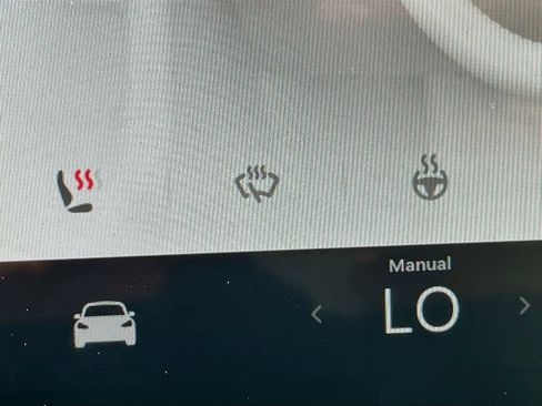 Used 2024 Tesla Model Y Long Range AWD/4WD image 19