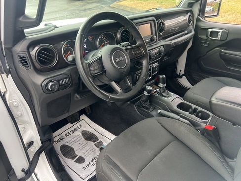 Used 2019 Jeep Wrangler Unlimited Sport image 15