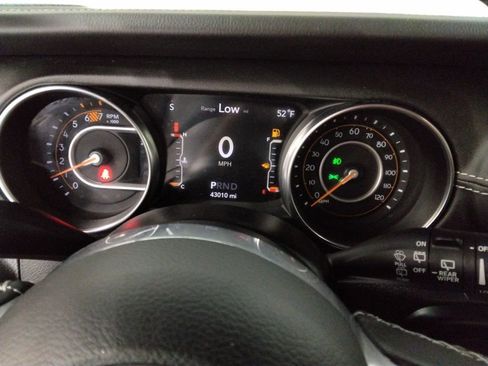 Used 2021 Jeep Wrangler Unlimited Sahara w/ Uconnect 4C Nav & Sound Group image 17