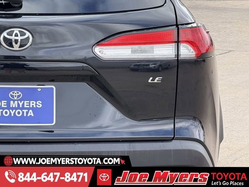 Used 2025 Toyota Corolla Cross LE image 9