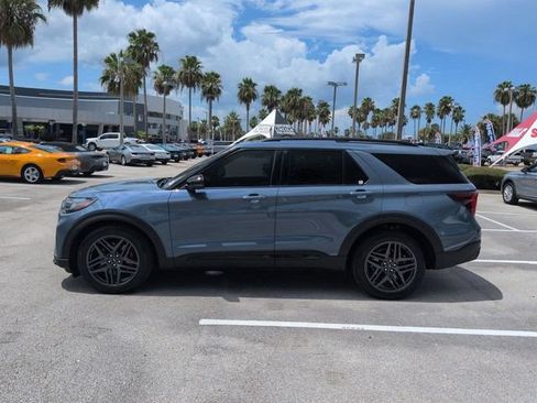Certified 2025 Ford Explorer ST AWD/4WD image 7