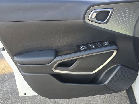 Used 2023 Kia Soul LX w/ LX Technology Package image 23
