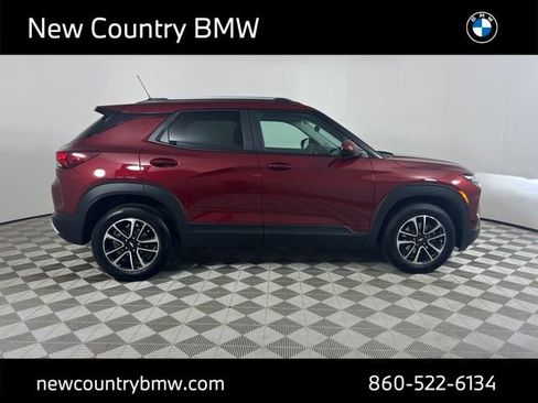 Used 2024 Chevrolet TrailBlazer LT w/ LT Cold Weather Package FWD image 8
