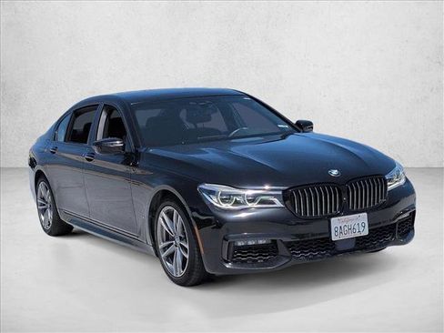 Used 2017 BMW 750i RWD image 3
