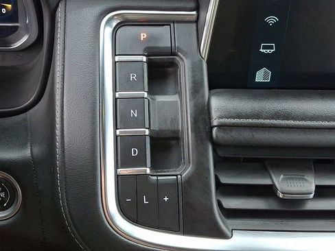 Used 2022 Chevrolet Suburban LT image 15