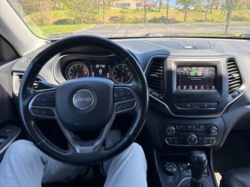 Used 2020 Jeep Cherokee Latitude Lux w/ Quick Order Package 26H Lux image 8