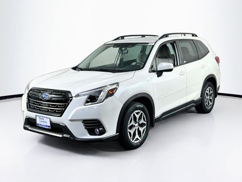 Used 2023 Subaru Forester Premium AWD/4WD image 1