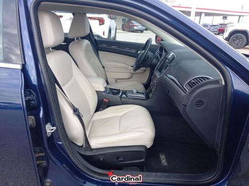 Used 2016 Chrysler 300 Limited w/ Driver Convenience Group image 21