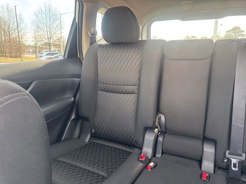 Used 2020 Nissan Rogue SV image 12