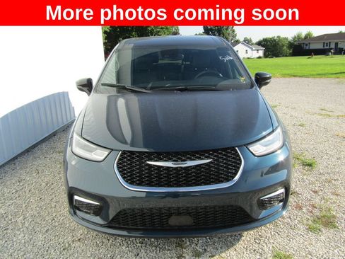 Used 2025 Chrysler Pacifica Select FWD image 8