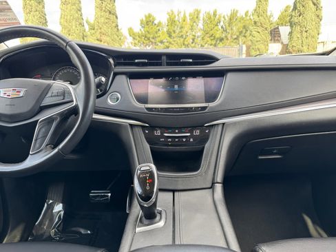 Used 2018 Cadillac XT5 Luxury w/ Driver Awareness Package image 15